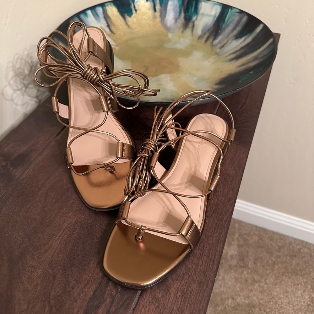 NEW Banana Republic Bronze Gladiator Sandal. Size 9